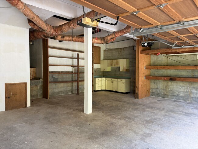 Building Photo - 628 Canyon Rd