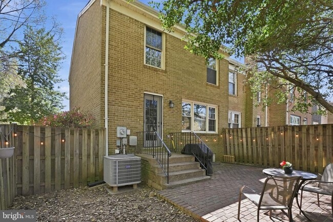 Building Photo - 9100 Omar Ct