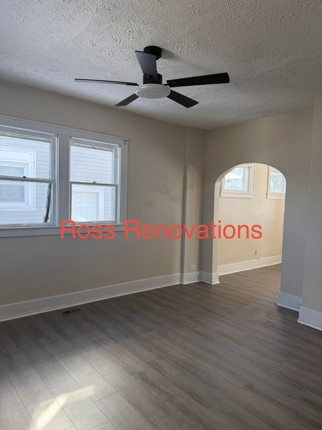 Building Photo - Three bedroom, 1 bath home