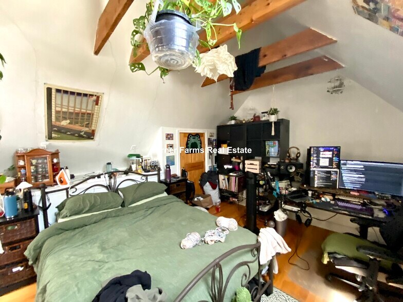 Building Photo - 21 Dorr St