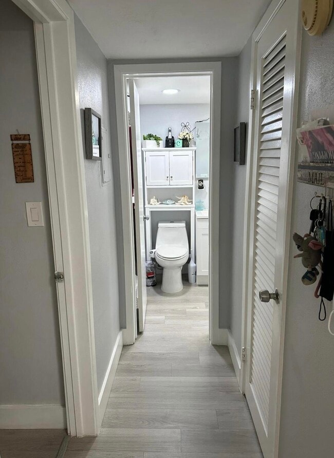 Building Photo - 143 West Ct