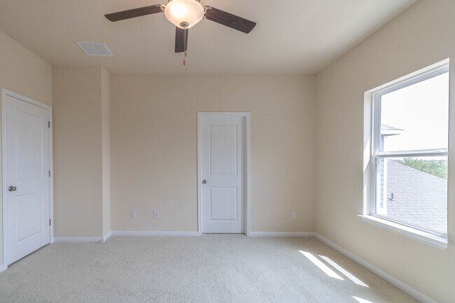 Building Photo - 1660 Coral Sunrise Trl