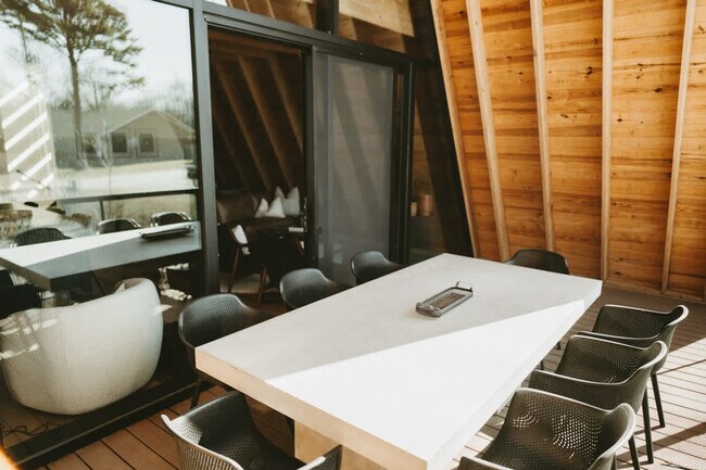 Building Photo - 503 NW D St