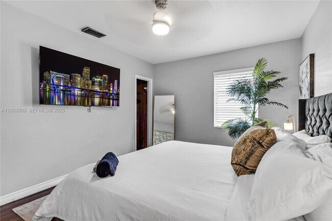 Building Photo - 427 NE 107th St