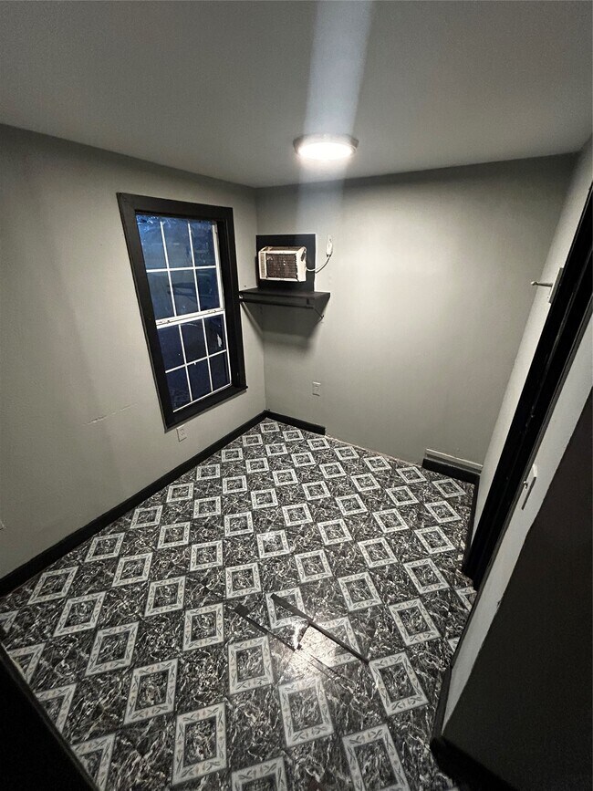 Building Photo - 8915 Irvington Blvd