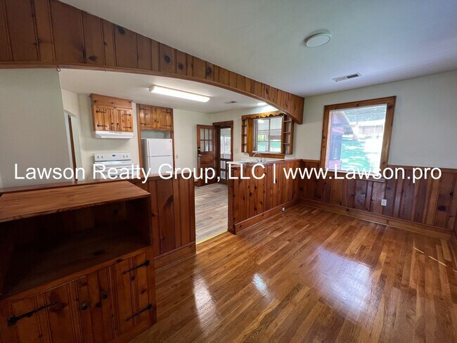 Building Photo - Quaint Two Bedroom Home By Christmas Tree Farm