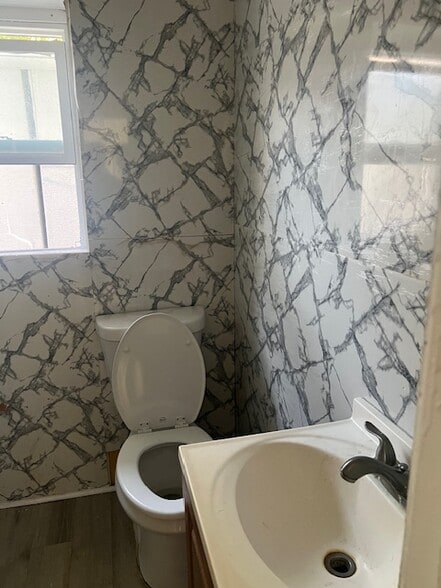 Building Photo - 231 NE 56th St