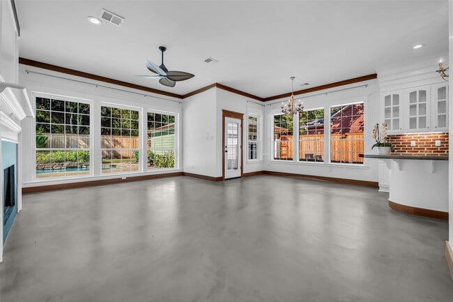 Building Photo - 106 N Floral Leaf Cir