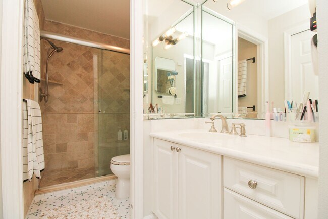 Building Photo - 5767 Deauville Cir