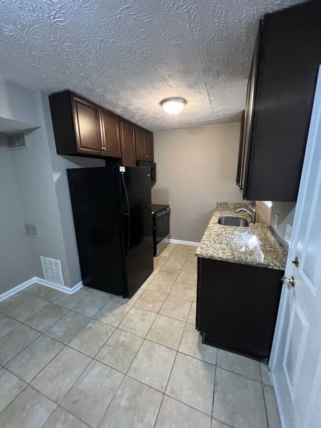 Building Photo - READY NOW!!! Corner Unit! 2 Bedroom 1.5 to...
