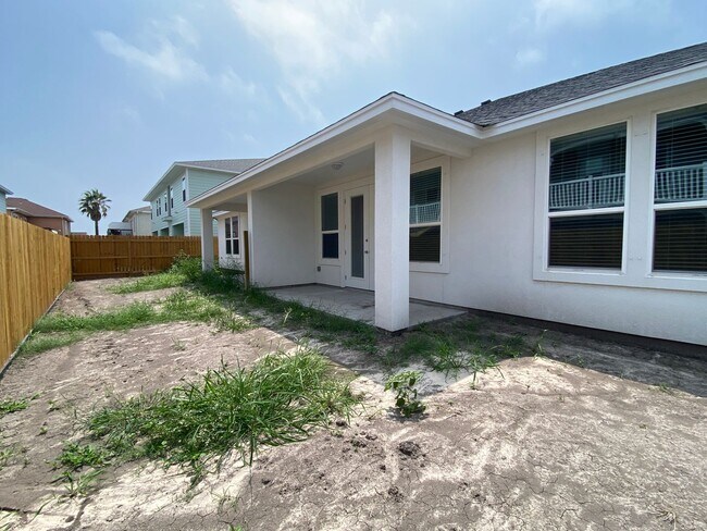 Building Photo - DFB966
