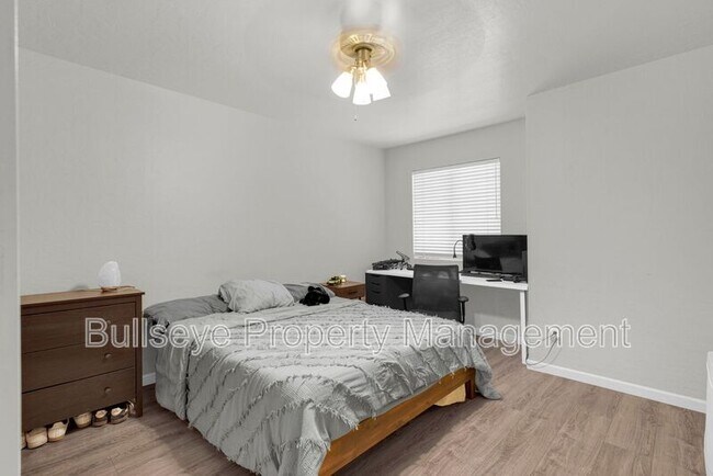 Building Photo - 809 S Lagoon Dr