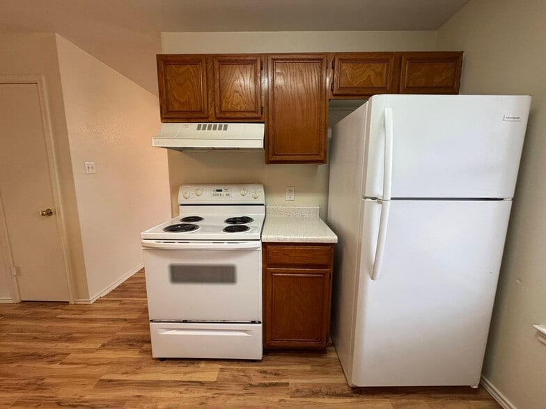 Building Photo - 1701 Benttree Dr