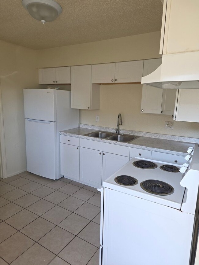 Building Photo - 3/2 DUPLEX