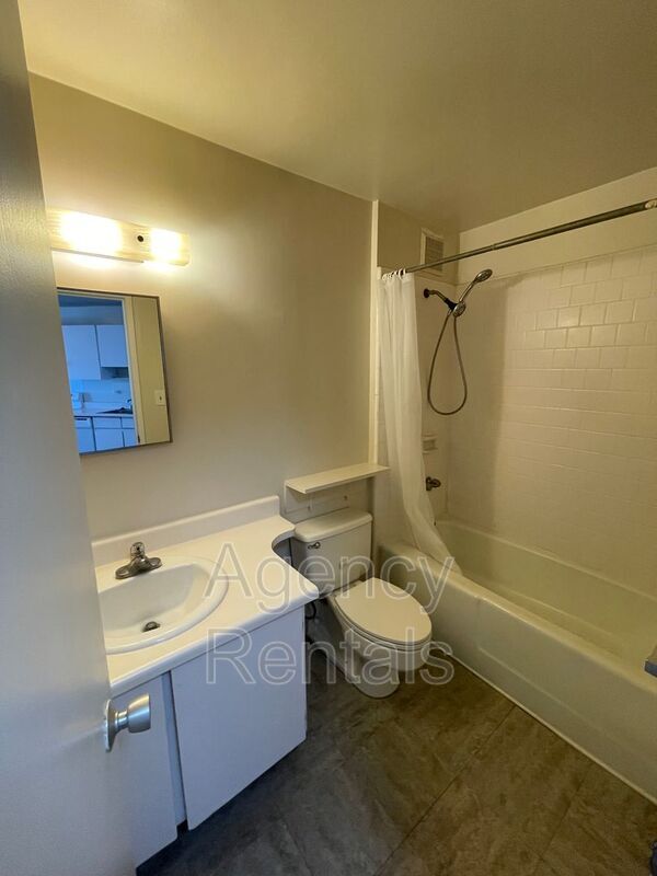 Building Photo - 1031 Maunaihi Pl