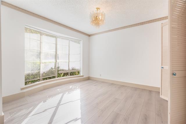 Building Photo - 210 Oak Forest Trail