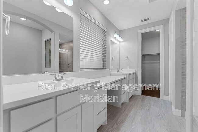 Building Photo - 14928 Belclaire Ave