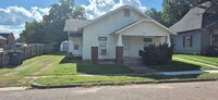 Building Photo - 526 N Douglas Ave