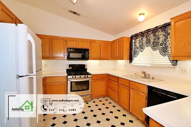 Building Photo - 2875 Tropicana Ct