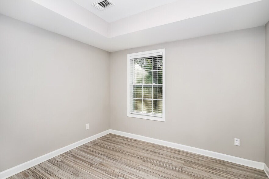 Building Photo - 10 Magan Ct