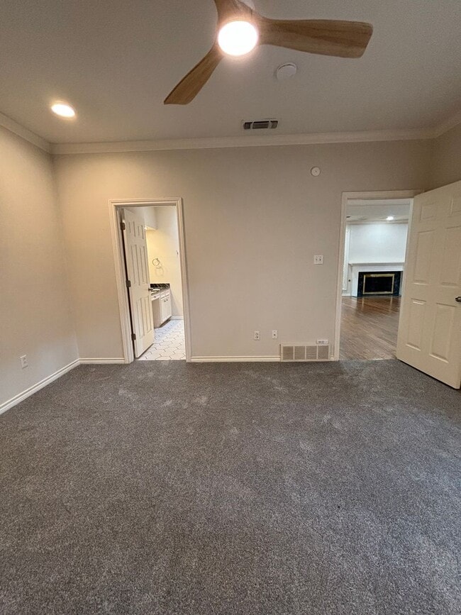 Building Photo - 5026 Bellaire Dr S