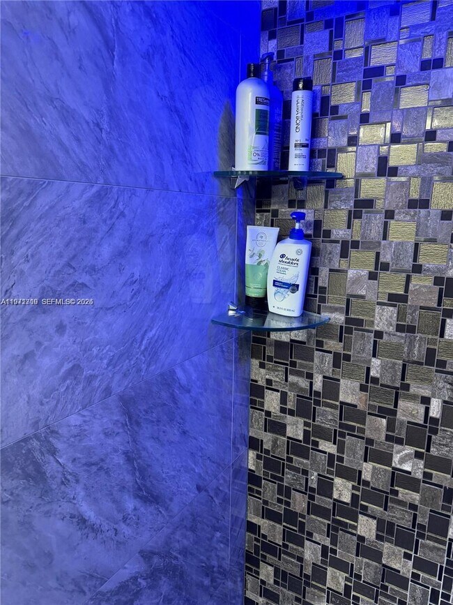 Building Photo - 3870 W 8th Ln