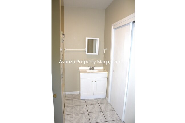 Building Photo - 1 Year Lease 1 Bed  1 Bath  Rent: $850 +$100 (All utilities included) Deposit: $1,500 Available: ...