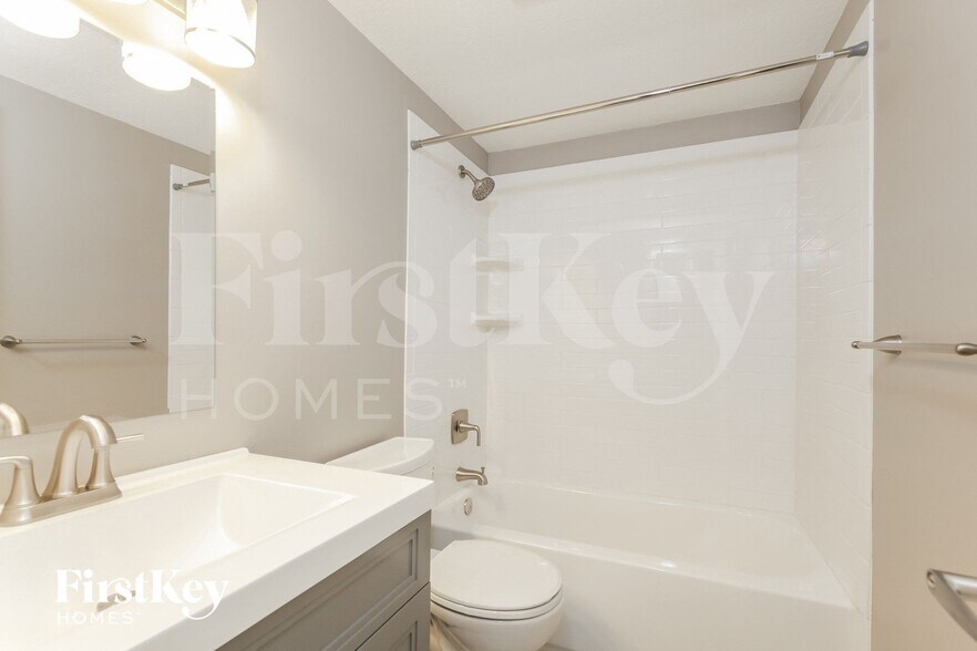 Building Photo - 703 Hamblen Rd