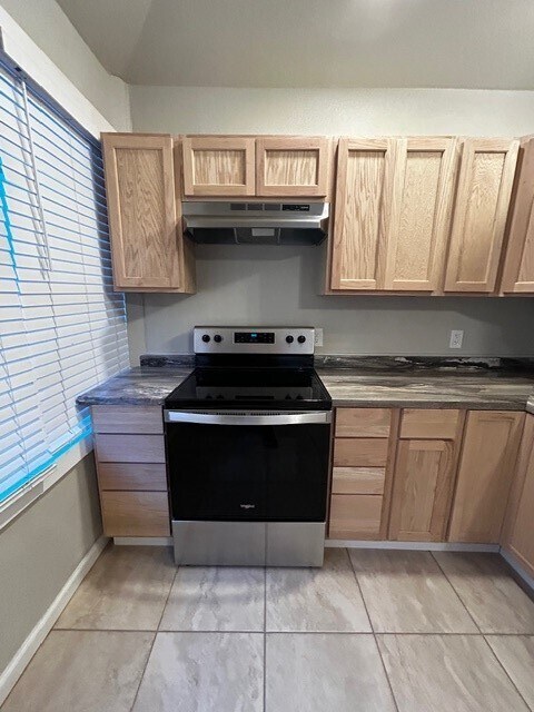 Building Photo - 1020 N Main St