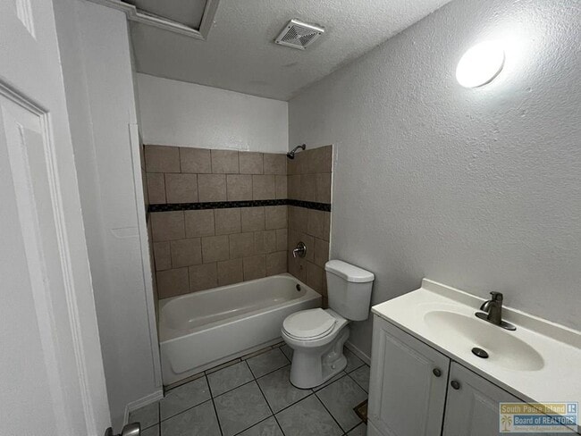 Building Photo - 5105 Villa Bonita St