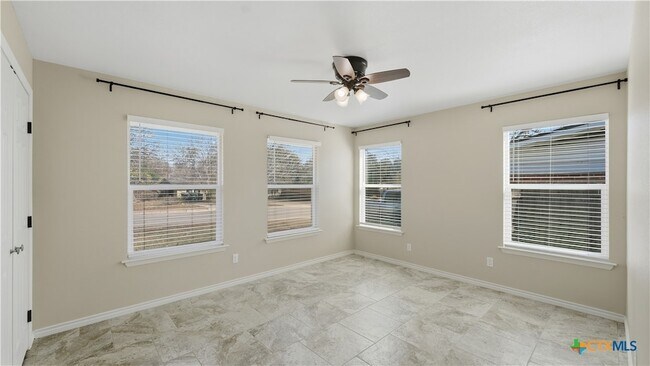 Building Photo - 1409 Highland Dr