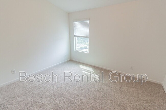 Building Photo - 203 Crescent Wy