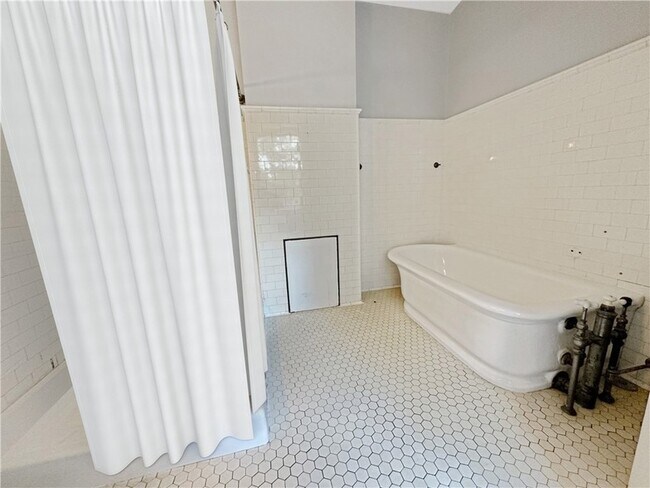 Building Photo - 5336 Fifth Avenue Unit 4