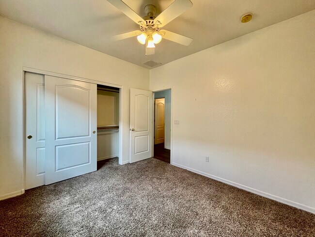Building Photo - 14559 S Camino Larga Vista