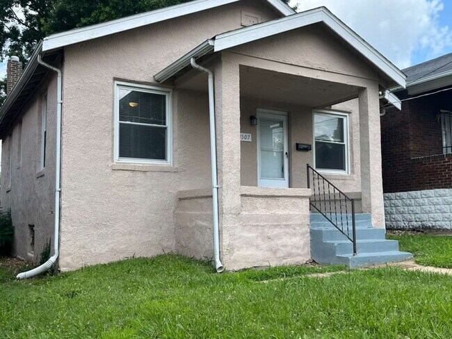 Building Photo - "Charming 2-Bedroom Retreat with Wood Floors with Basement!"