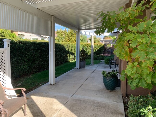 Building Photo - Beautiful Brentwood Summerset 4 Home (55+ living) - 2 Bedroom, 2 Bath