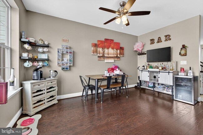 Building Photo - 806 Maury Ave