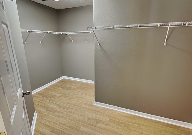 Building Photo - 4686 Blue Major Dr