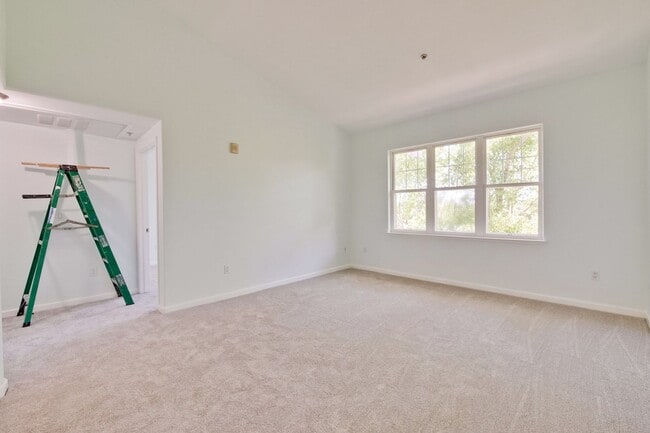 Building Photo - Excellent 2 Bed 2 Bath Condo - Completely Remodeled!