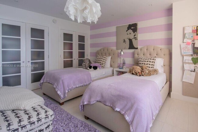 Building Photo - 1800 NE 114th St