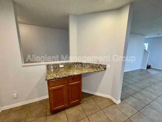 Building Photo - 12613 Somerset Oaks St