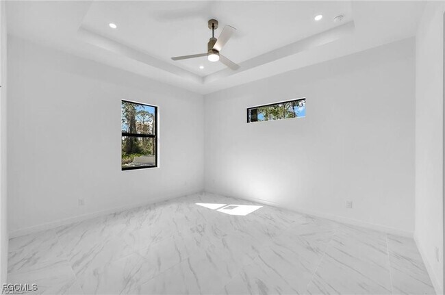 Building Photo - 846 Cadis St E