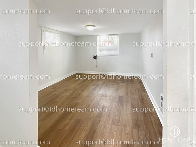 Building Photo - Modern and Spacious Duplex Rental in Tacoma's Desirable Location!