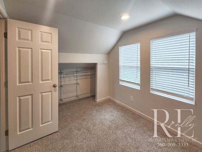 Building Photo - Remodel with Water View | 2BR Near Annapolis Foot Ferry