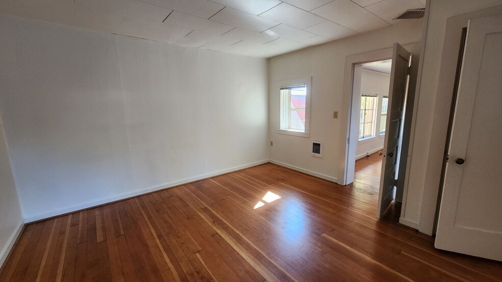 Building Photo - 5244-5308 NE Wistaria Drive