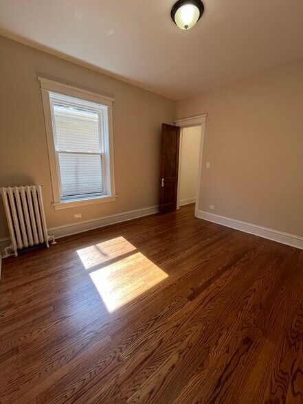 Building Photo - 4314 N Wolcott Ave