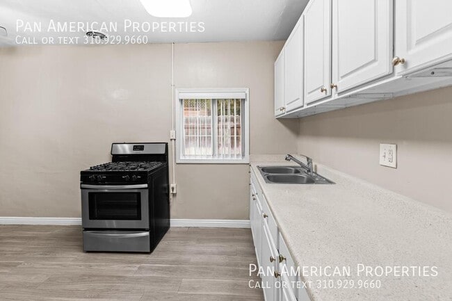 Building Photo - 15443 Van Buren St