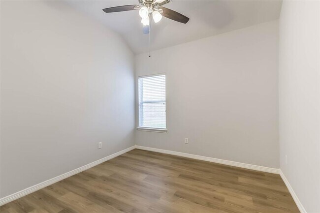 Building Photo - 2212 Highland Crossing Dr