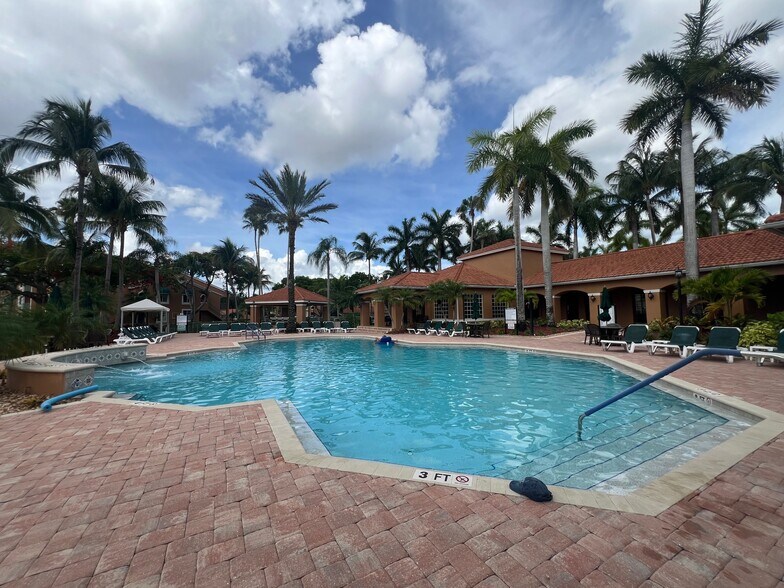 Building Photo - 1265 Wildwood Lakes Blvd