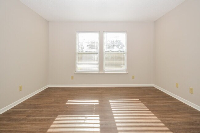 Building Photo - 1918 Dutch Elm Dr